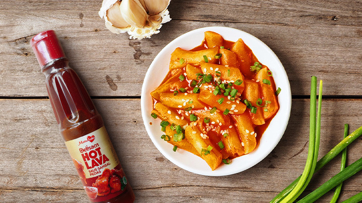 Cara Membuat Tteokbokki Rumahan dengan Saus Sambal Hot Lava MamaSuka